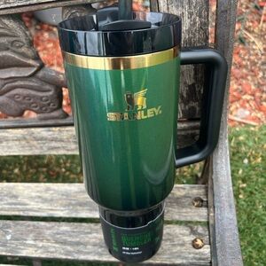 STANLEY WICKED  QUENCHER H2.0 FLOWSTATE™ TUMBLER 40 OZ  In Hand